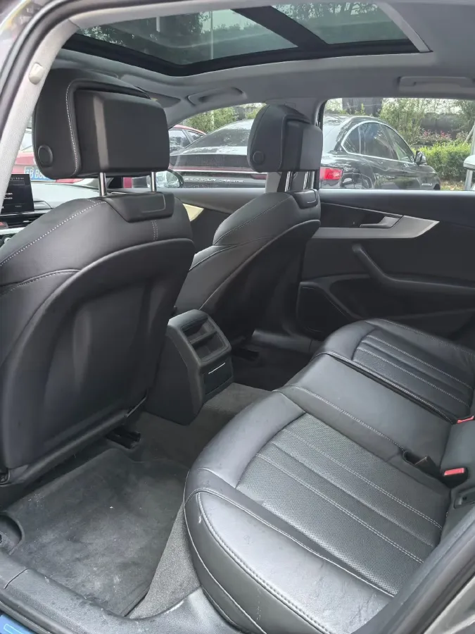 2022 Audi A4L 2.0T 190HP L4 7DCT,autocango,china used car exporter,china ev exporter,chinese used car exporter,chinese used ev exporter