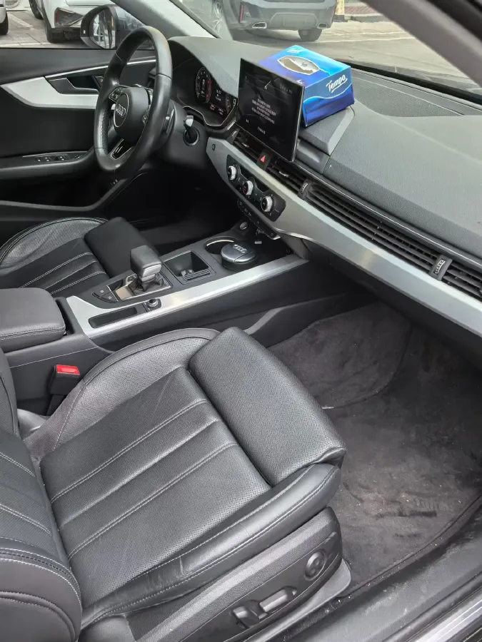 2022 Audi A4L 2.0T 190HP L4 7DCT,autocango,china used car exporter,china ev exporter,chinese used car exporter,chinese used ev exporter