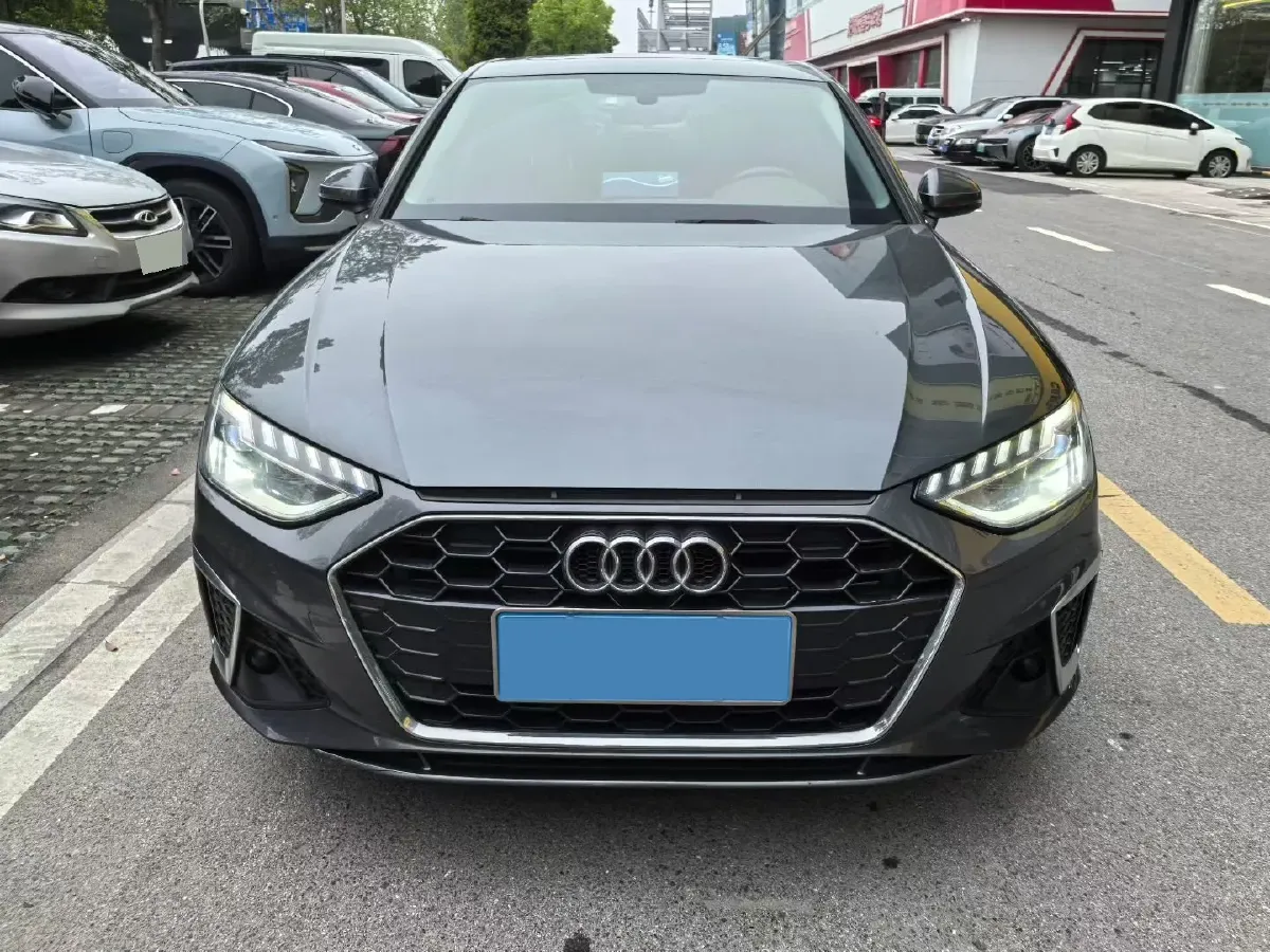 2022 Audi A4L 2.0T 190HP L4 7DCT,autocango,china used car exporter,china ev exporter,chinese used car exporter,chinese used ev exporter