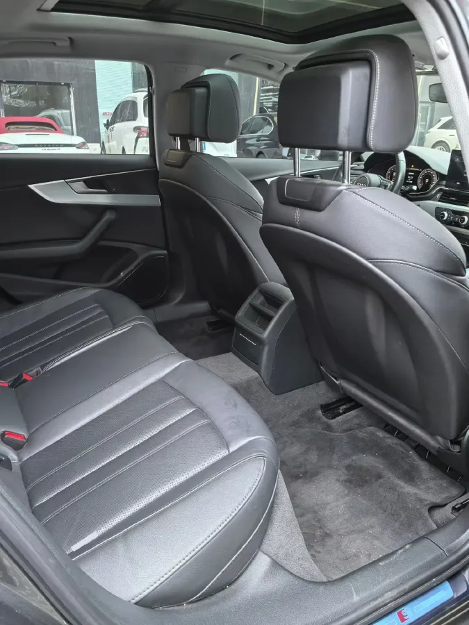 2022 Audi A4L 2.0T 190HP L4 7DCT,autocango,china used car exporter,china ev exporter,chinese used car exporter,chinese used ev exporter