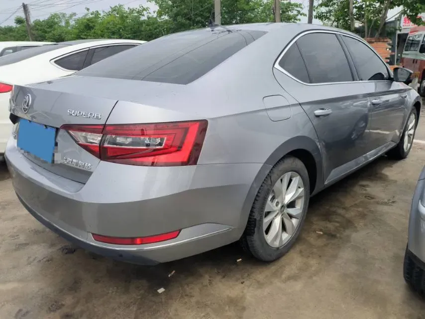 2018 Skoda Superb 1.8T 180HP L4 7DCT,autocango,china used car exporter,china ev exporter,chinese used car exporter,chinese used ev exporter