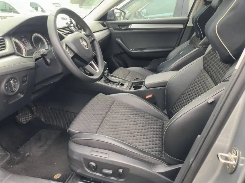 2018 Skoda Superb 1.8T 180HP L4 7DCT,autocango,china used car exporter,china ev exporter,chinese used car exporter,chinese used ev exporter