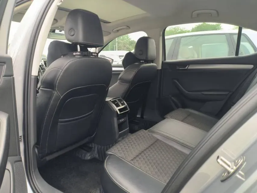 2018 Skoda Superb 1.8T 180HP L4 7DCT,autocango,china used car exporter,china ev exporter,chinese used car exporter,chinese used ev exporter