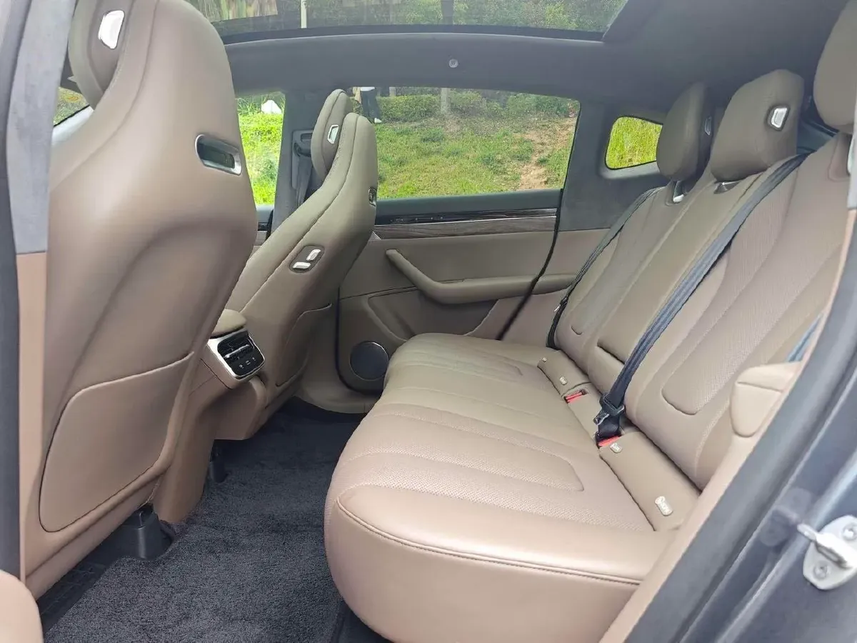 2025 Luxeed R7 REEV 156HP REEV 37KWH,autocango,china used car exporter,china ev exporter,chinese used car exporter,chinese used ev exporter