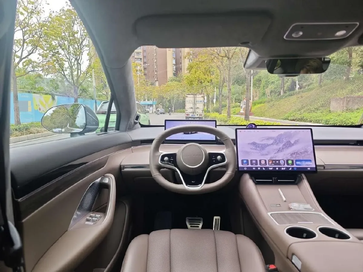 2025 Luxeed R7 REEV 156HP REEV 37KWH,autocango,china used car exporter,china ev exporter,chinese used car exporter,chinese used ev exporter