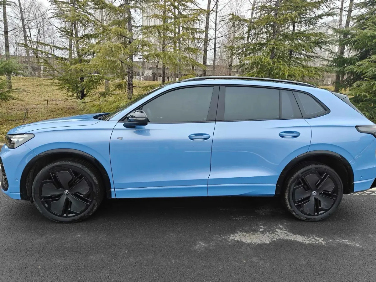 2024 Volkswagen Tiguan L 2.0T 220HP L4 7DCT,autocango,china used car exporter,china ev exporter,chinese used car exporter,chinese used ev exporter