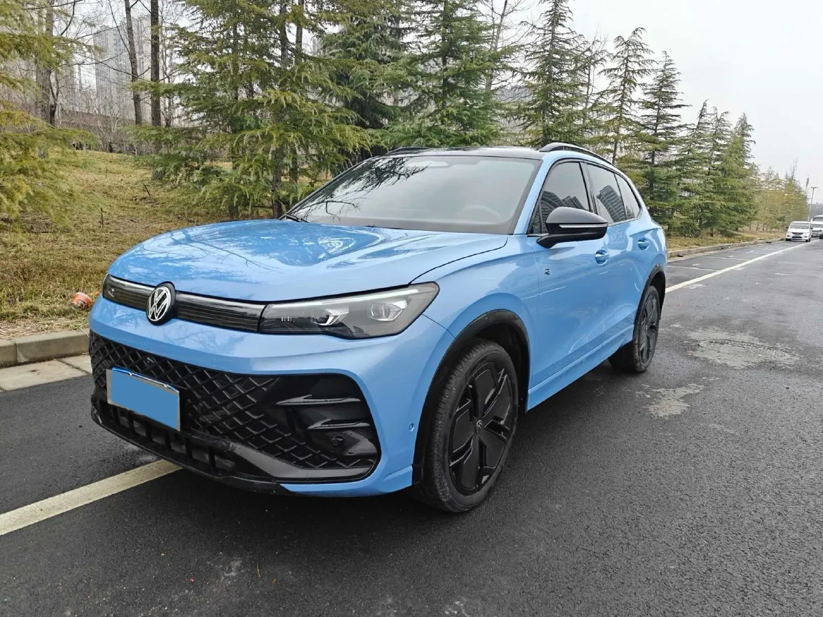 2024 Volkswagen Tiguan L 2.0T 220HP L4 7DCT,autocango,china used car exporter,china ev exporter,chinese used car exporter,chinese used ev exporter