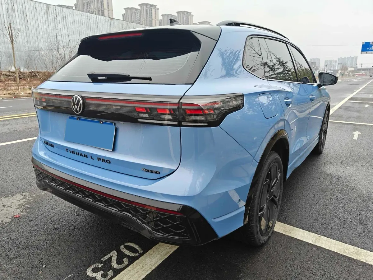 2024 Volkswagen Tiguan L 2.0T 220HP L4 7DCT,autocango,china used car exporter,china ev exporter,chinese used car exporter,chinese used ev exporter