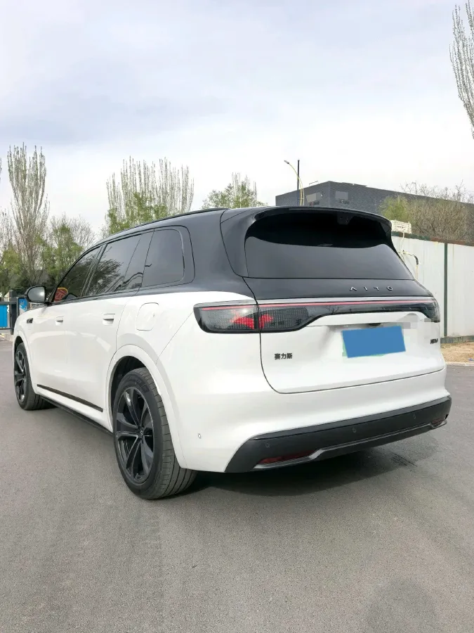 2025 AITO AITO M8 REEV 160HP REEV 53.4KWH,autocango,china used car exporter,china ev exporter,chinese used car exporter,chinese used ev exporter