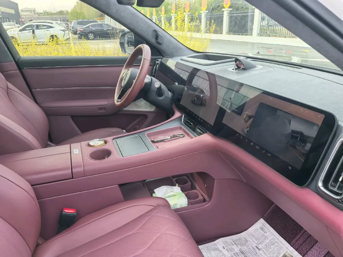 2025 AITO AITO M8 REEV 160HP REEV 53.4KWH,autocango,china used car exporter,china ev exporter,chinese used car exporter,chinese used ev exporter