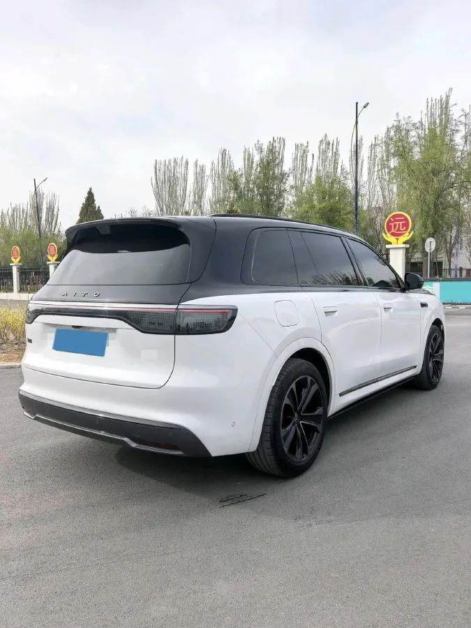 2025 AITO AITO M8 REEV 160HP REEV 53.4KWH,autocango,china used car exporter,china ev exporter,chinese used car exporter,chinese used ev exporter