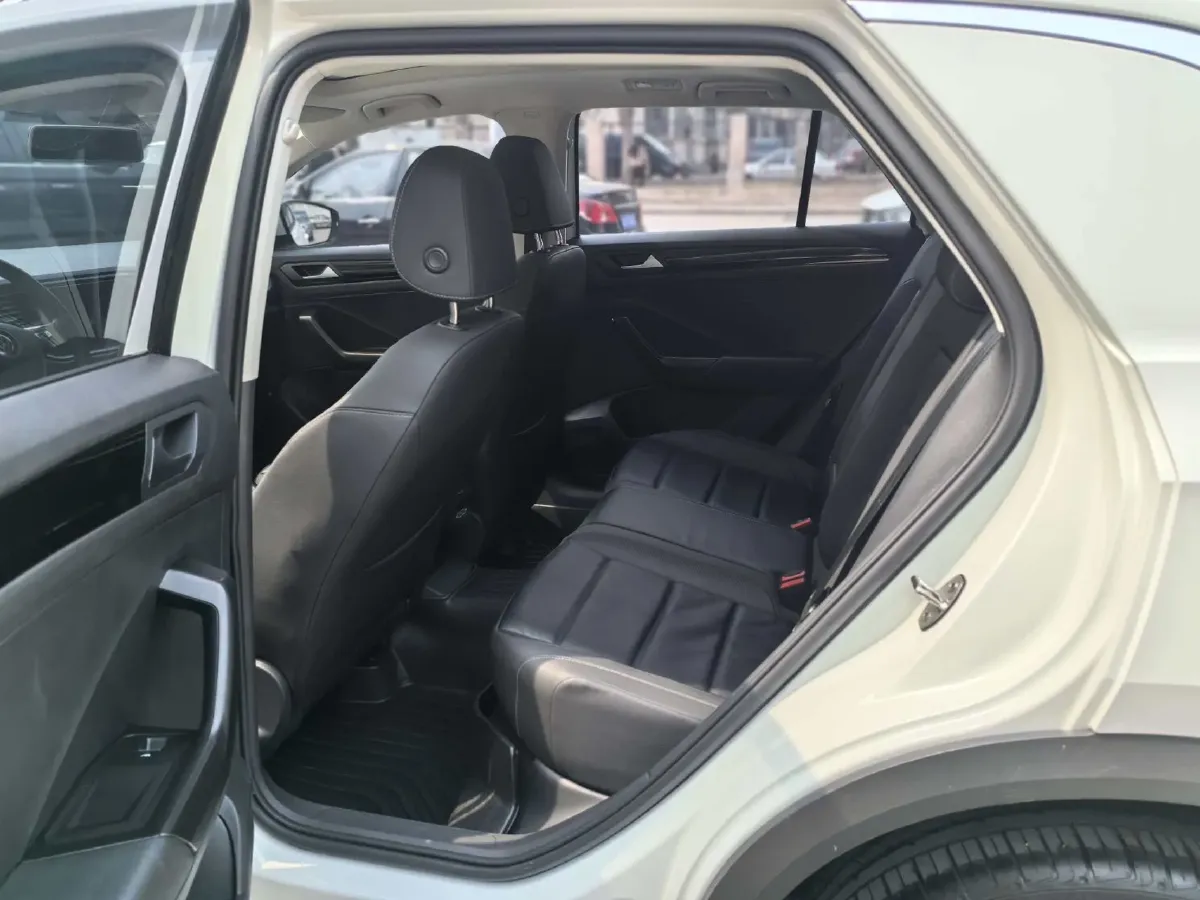 2022 Volkswagen T-Roc 1.4T 150HP L4 7DCT,autocango,china used car exporter,china ev exporter,chinese used car exporter,chinese used ev exporter