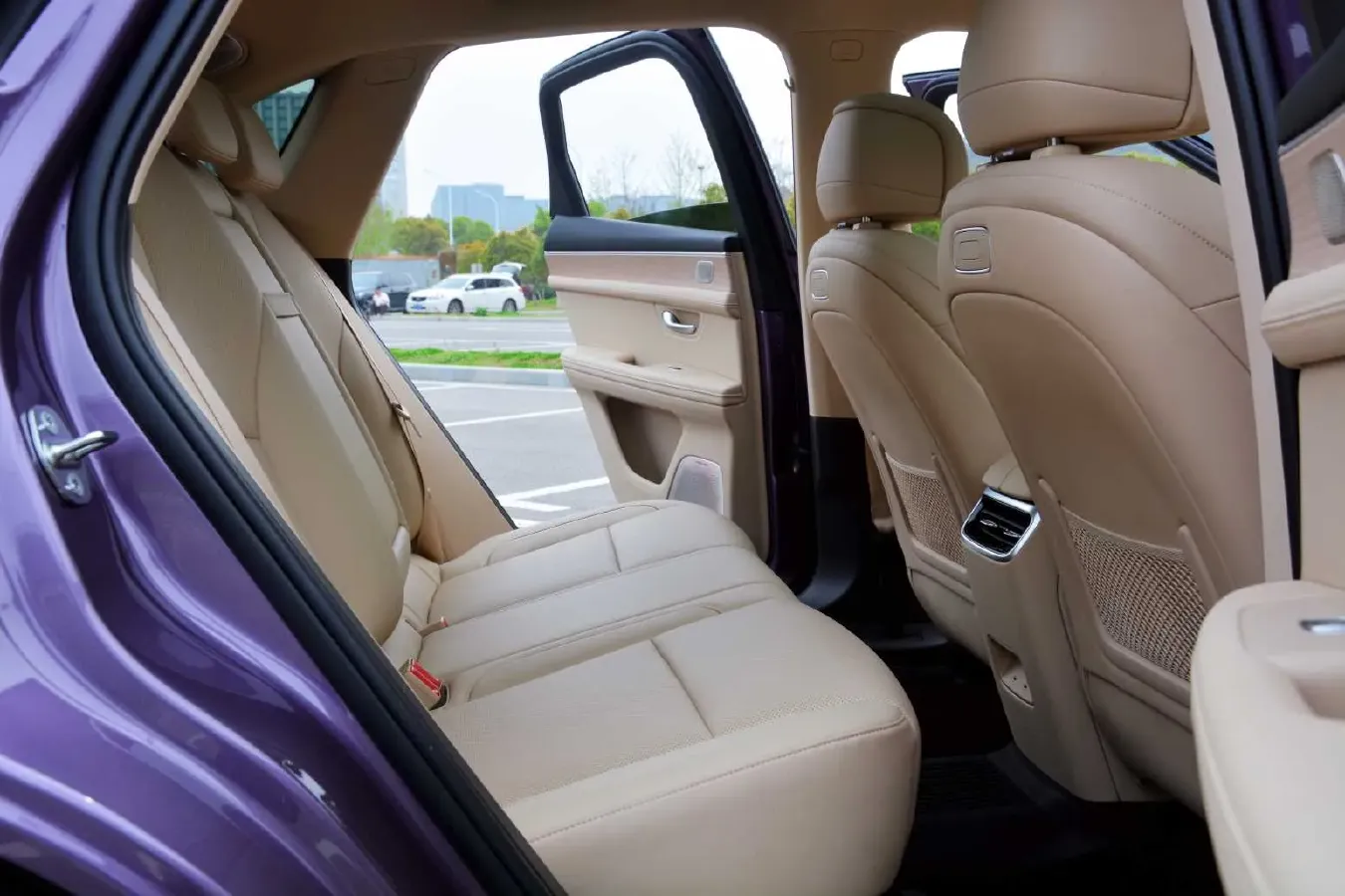 2025 AITO AITO M5 1.5T 152HP L4 REEV 42KWH,autocango,china used car exporter,china ev exporter,chinese used car exporter,chinese used ev exporter