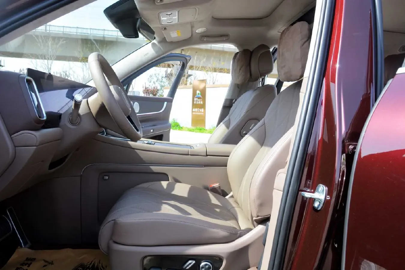 2025 AITO AITO M9 REEV 160HP REEV 52KWH,autocango,china used car exporter,china ev exporter,chinese used car exporter,chinese used ev exporter