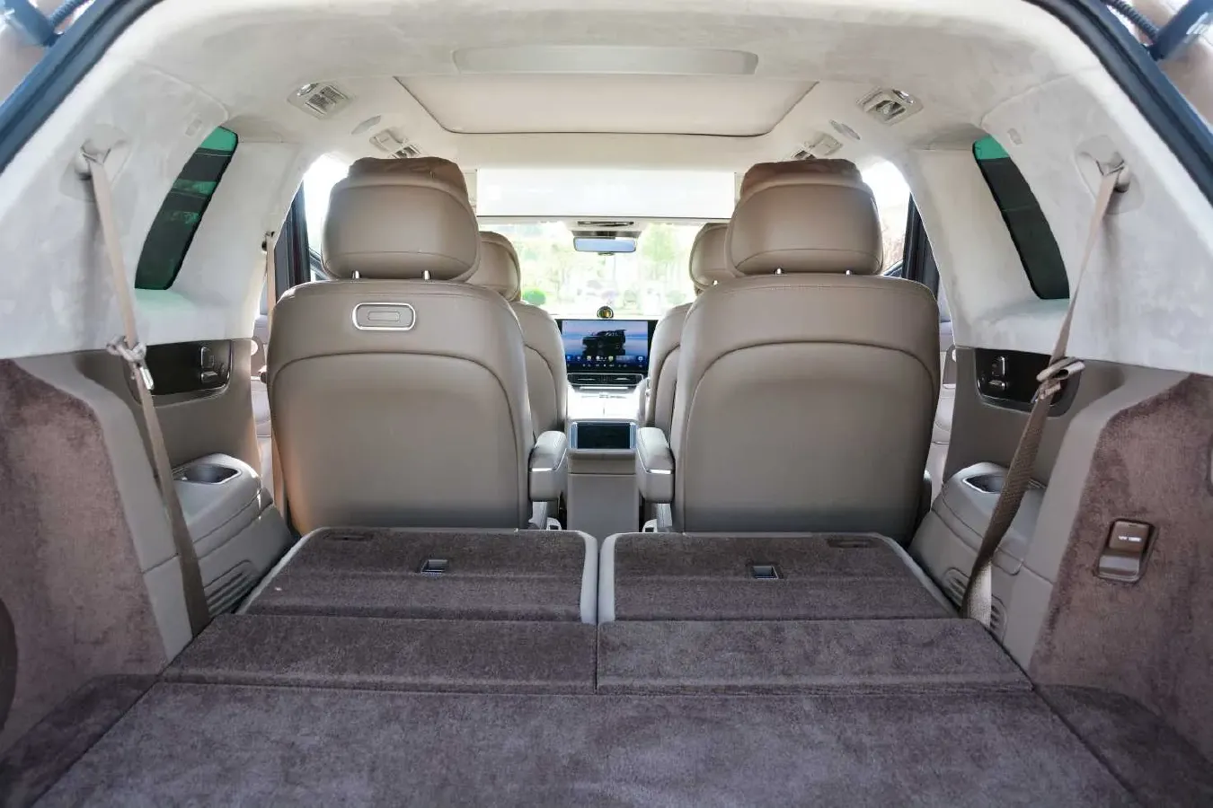 2025 AITO AITO M9 REEV 160HP REEV 52KWH,autocango,china used car exporter,china ev exporter,chinese used car exporter,chinese used ev exporter