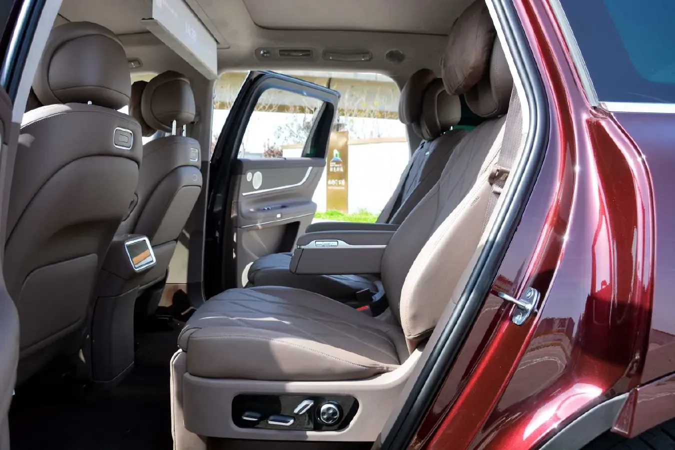 2025 AITO AITO M9 REEV 160HP REEV 52KWH,autocango,china used car exporter,china ev exporter,chinese used car exporter,chinese used ev exporter