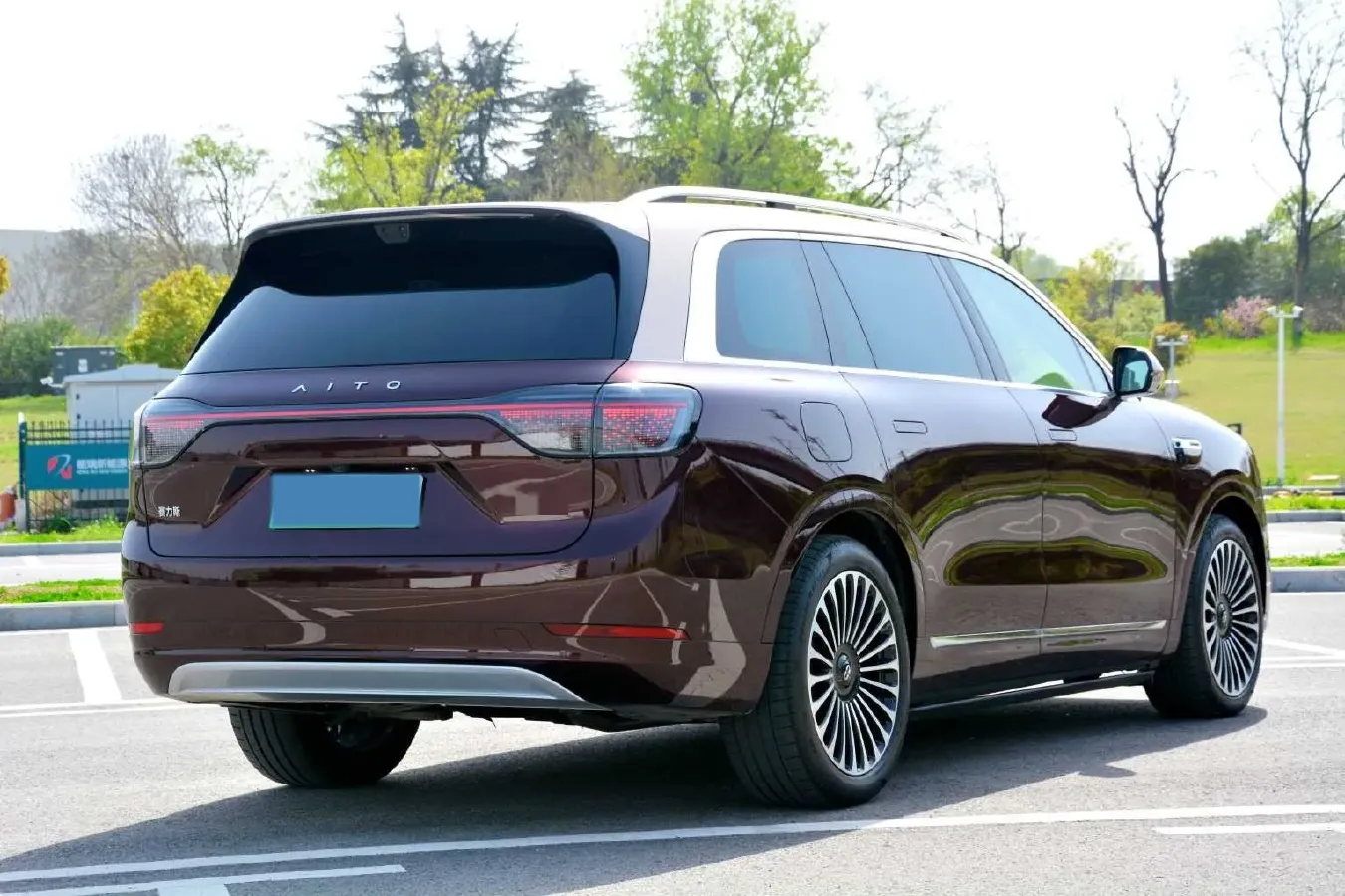 2025 AITO AITO M9 REEV 160HP REEV 52KWH,autocango,china used car exporter,china ev exporter,chinese used car exporter,chinese used ev exporter