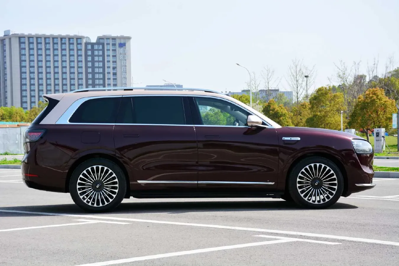 2025 AITO AITO M9 REEV 160HP REEV 52KWH,autocango,china used car exporter,china ev exporter,chinese used car exporter,chinese used ev exporter