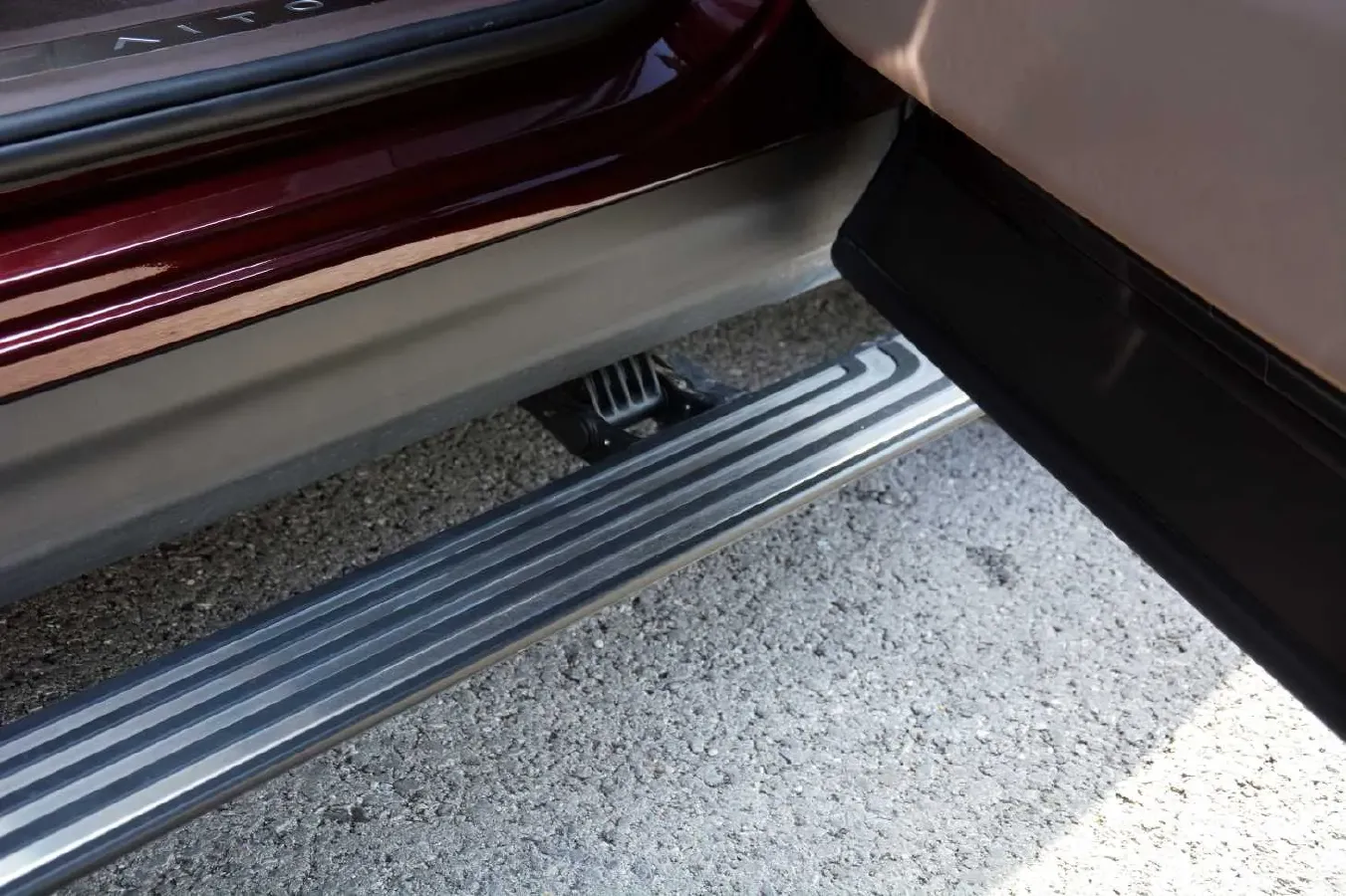 2025 AITO AITO M9 REEV 160HP REEV 52KWH,autocango,china used car exporter,china ev exporter,chinese used car exporter,chinese used ev exporter