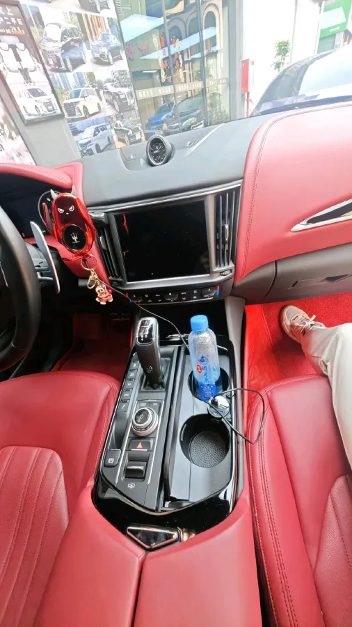 2022 Maserati Levante 2.0T 330HP L4 8AT,autocango,china used car exporter,china ev exporter,chinese used car exporter,chinese used ev exporter