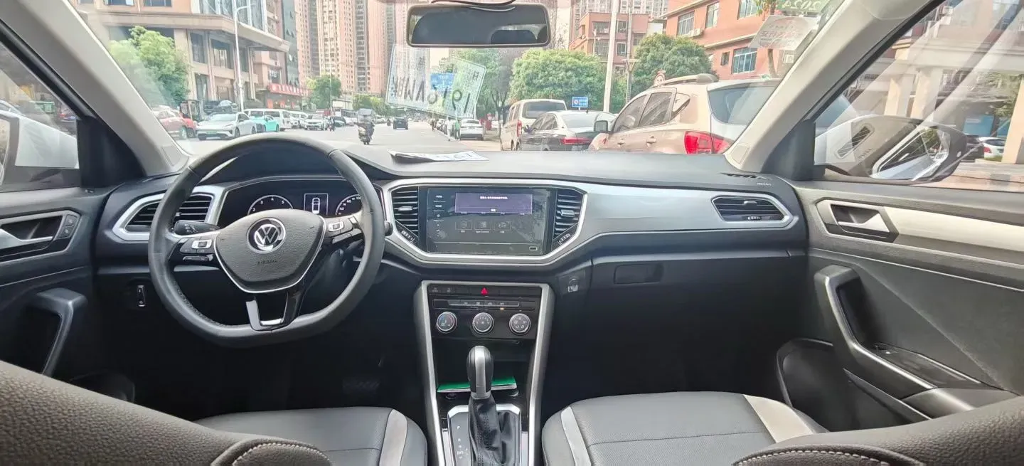 2022 Volkswagen T-Roc 1.4T 150HP L4 7DCT,autocango,china used car exporter,china ev exporter,chinese used car exporter,chinese used ev exporter