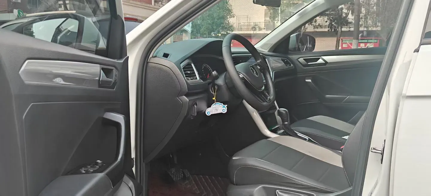 2022 Volkswagen T-Roc 1.4T 150HP L4 7DCT,autocango,china used car exporter,china ev exporter,chinese used car exporter,chinese used ev exporter