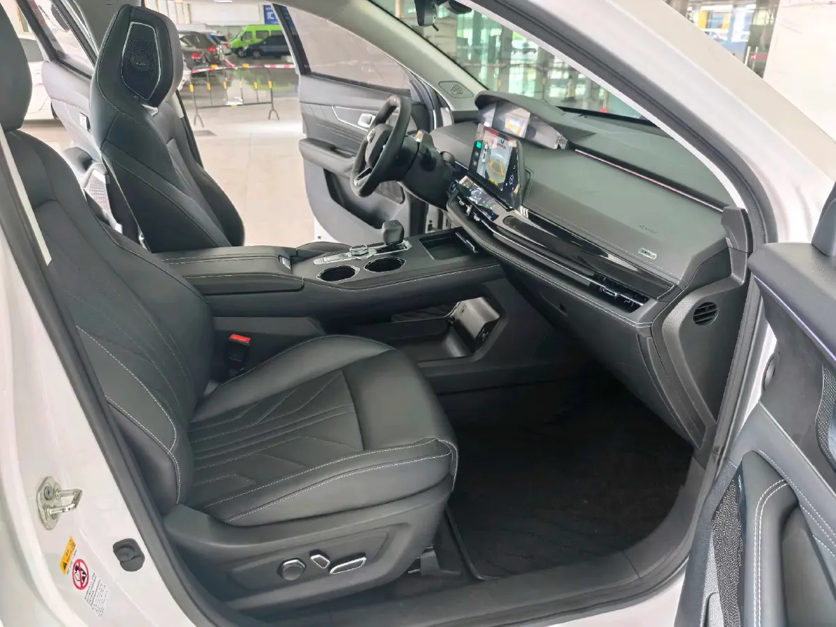 2023 ChangAn UNI-K 2.0T 233HP L4 8AT,autocango,china used car exporter,china ev exporter,chinese used car exporter,chinese used ev exporter