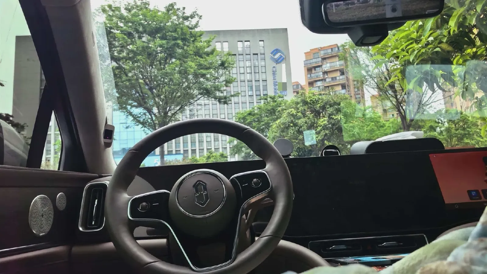 2025 AITO AITO M9 REEV 160HP REEV 52KWH,autocango,china used car exporter,china ev exporter,chinese used car exporter,chinese used ev exporter