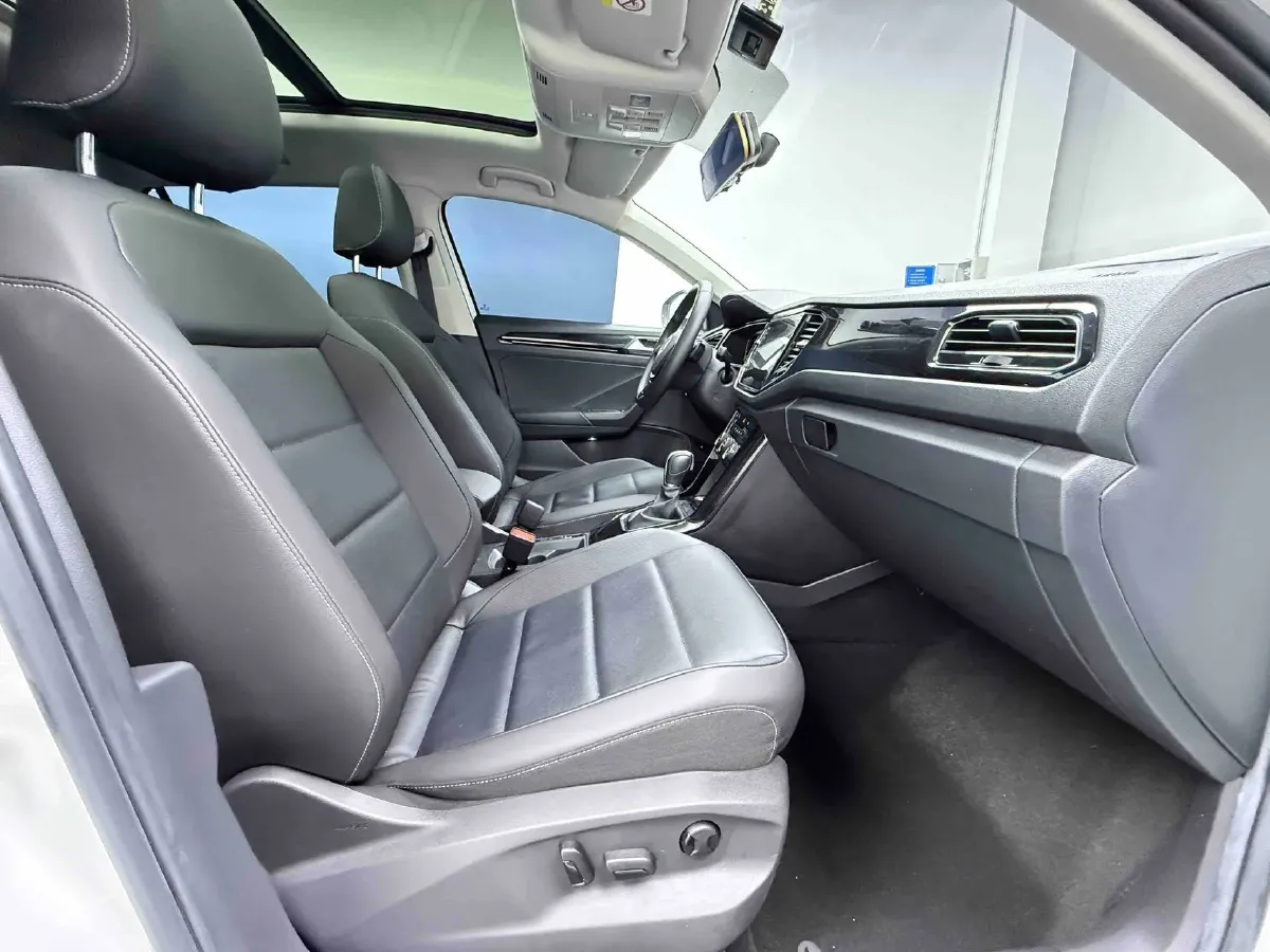 2022 Volkswagen T-Roc 1.4T 150HP L4 7DCT,autocango,china used car exporter,china ev exporter,chinese used car exporter,chinese used ev exporter