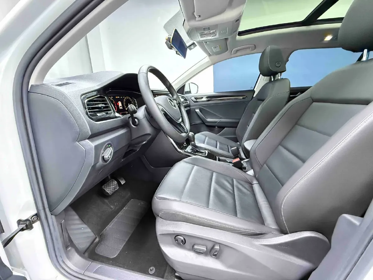 2022 Volkswagen T-Roc 1.4T 150HP L4 7DCT,autocango,china used car exporter,china ev exporter,chinese used car exporter,chinese used ev exporter