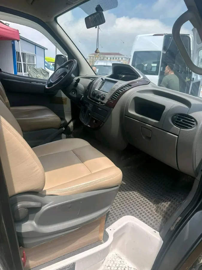 2014 MAXUS XinTu V80 2.5T 136HP L4 6MT,autocango,china used car exporter,china ev exporter,chinese used car exporter,chinese used ev exporter