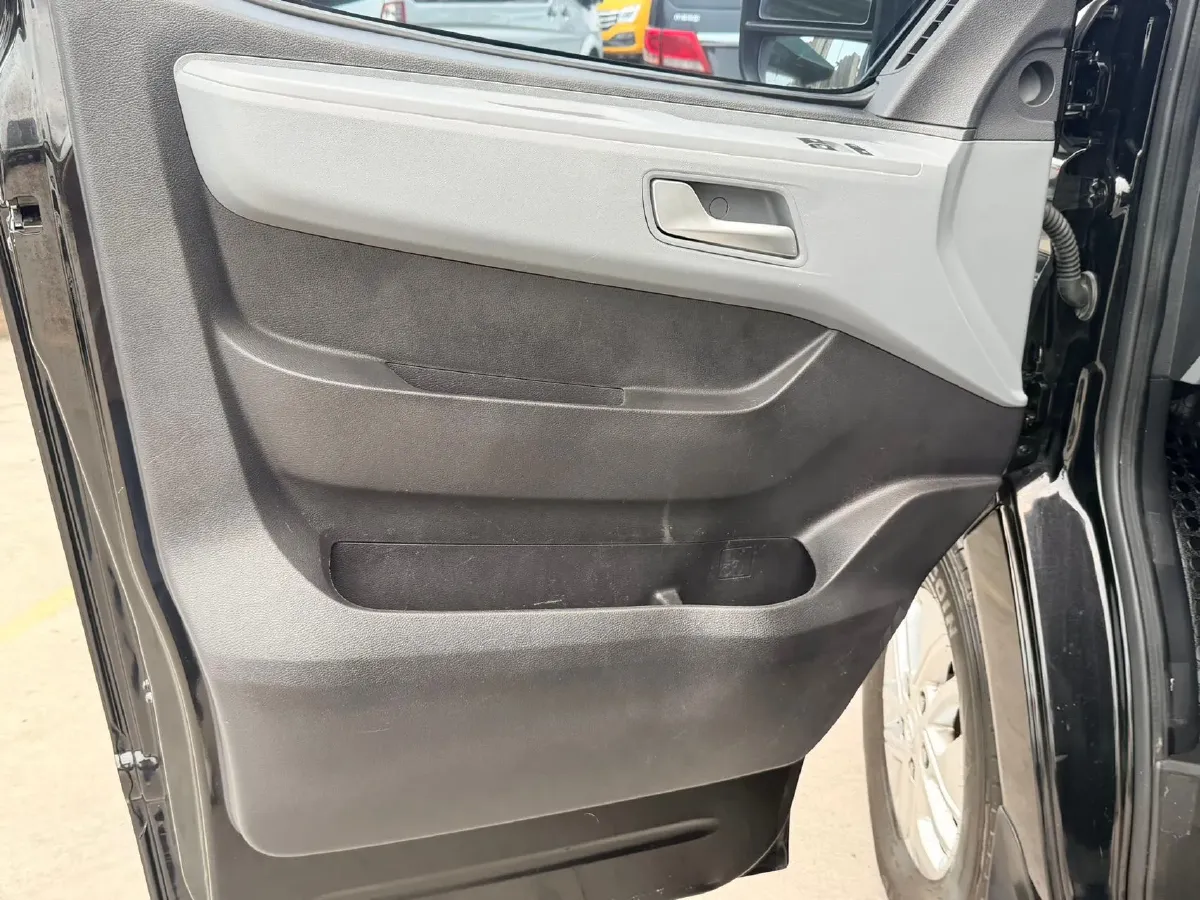 2023 MAXUS XinTu V80 2.0T 139HP L4 6MT,autocango,china used car exporter,china ev exporter,chinese used car exporter,chinese used ev exporter