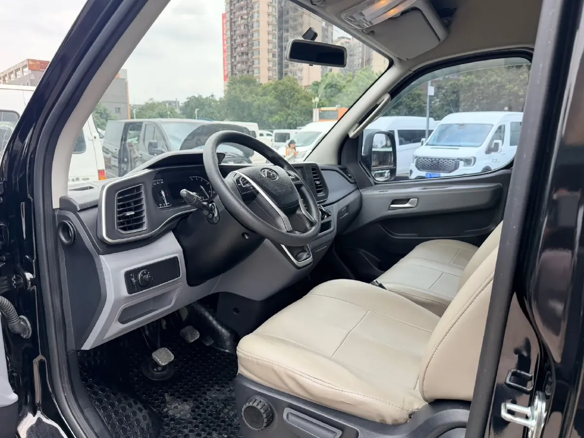2023 MAXUS XinTu V80 2.0T 139HP L4 6MT,autocango,china used car exporter,china ev exporter,chinese used car exporter,chinese used ev exporter