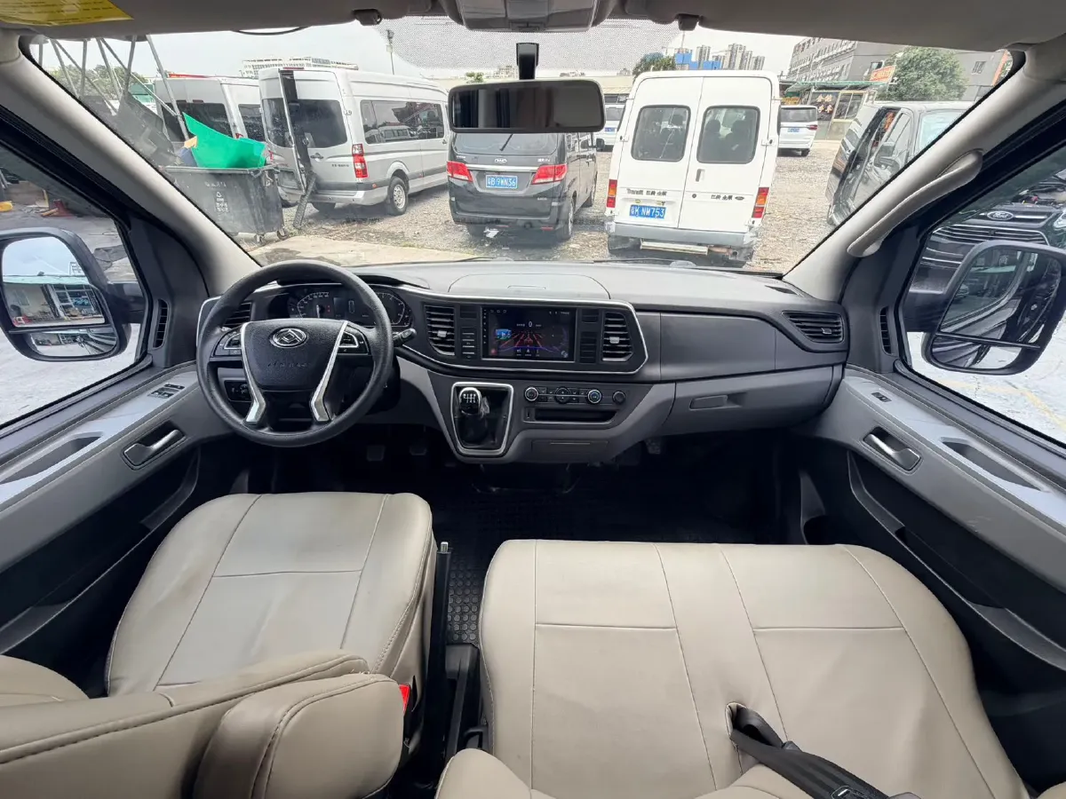2023 MAXUS XinTu V80 2.0T 139HP L4 6MT,autocango,china used car exporter,china ev exporter,chinese used car exporter,chinese used ev exporter