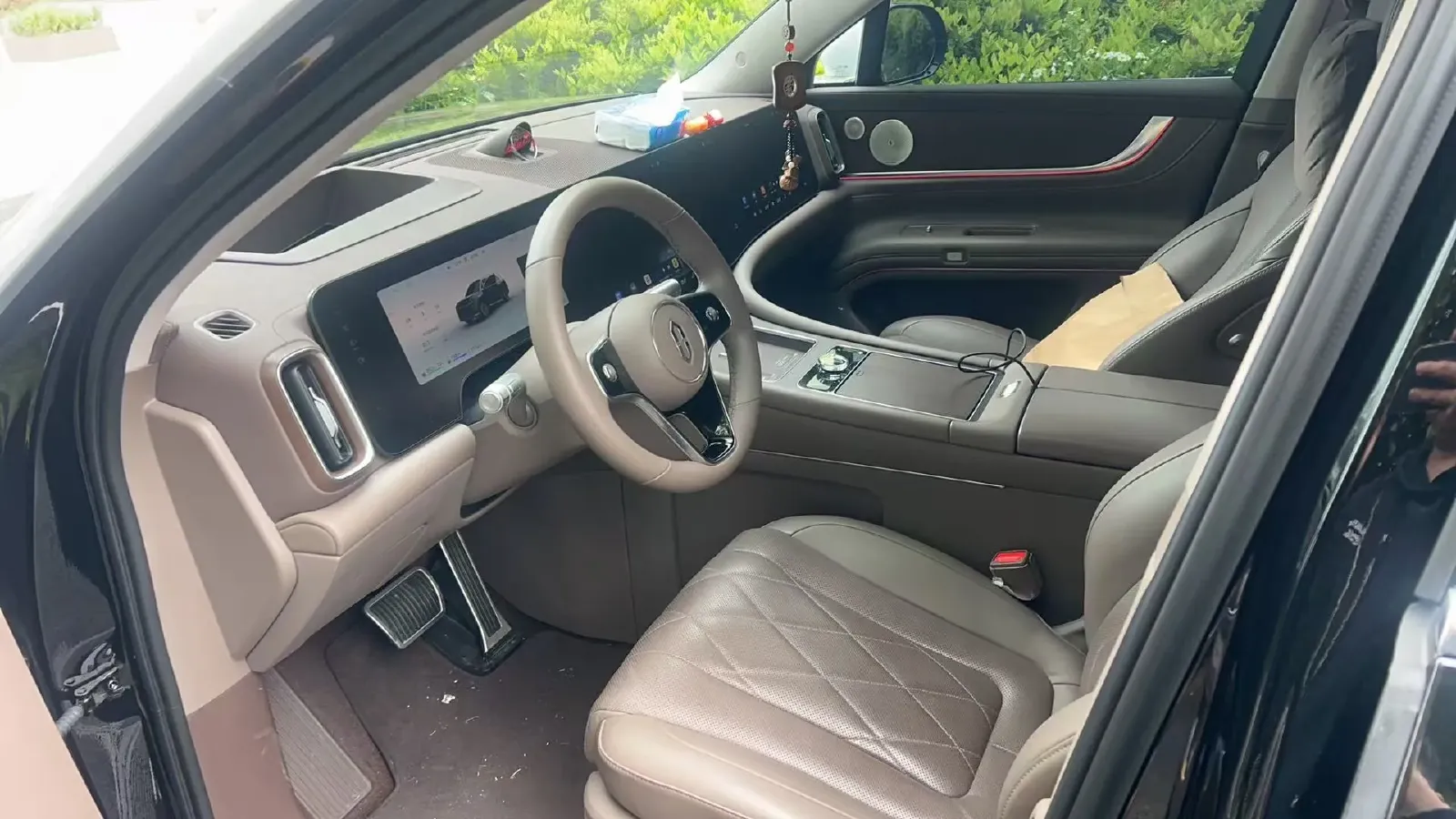 2024 AITO AITO M9 1.5T 152HP L4 REEV 42KWH,autocango,china used car exporter,china ev exporter,chinese used car exporter,chinese used ev exporter