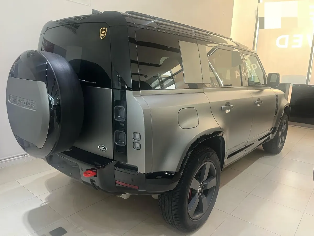2025 Land Rover Defender 3.0T 400HP L6 8AT,autocango,china used car exporter,china ev exporter,chinese used car exporter,chinese used ev exporter