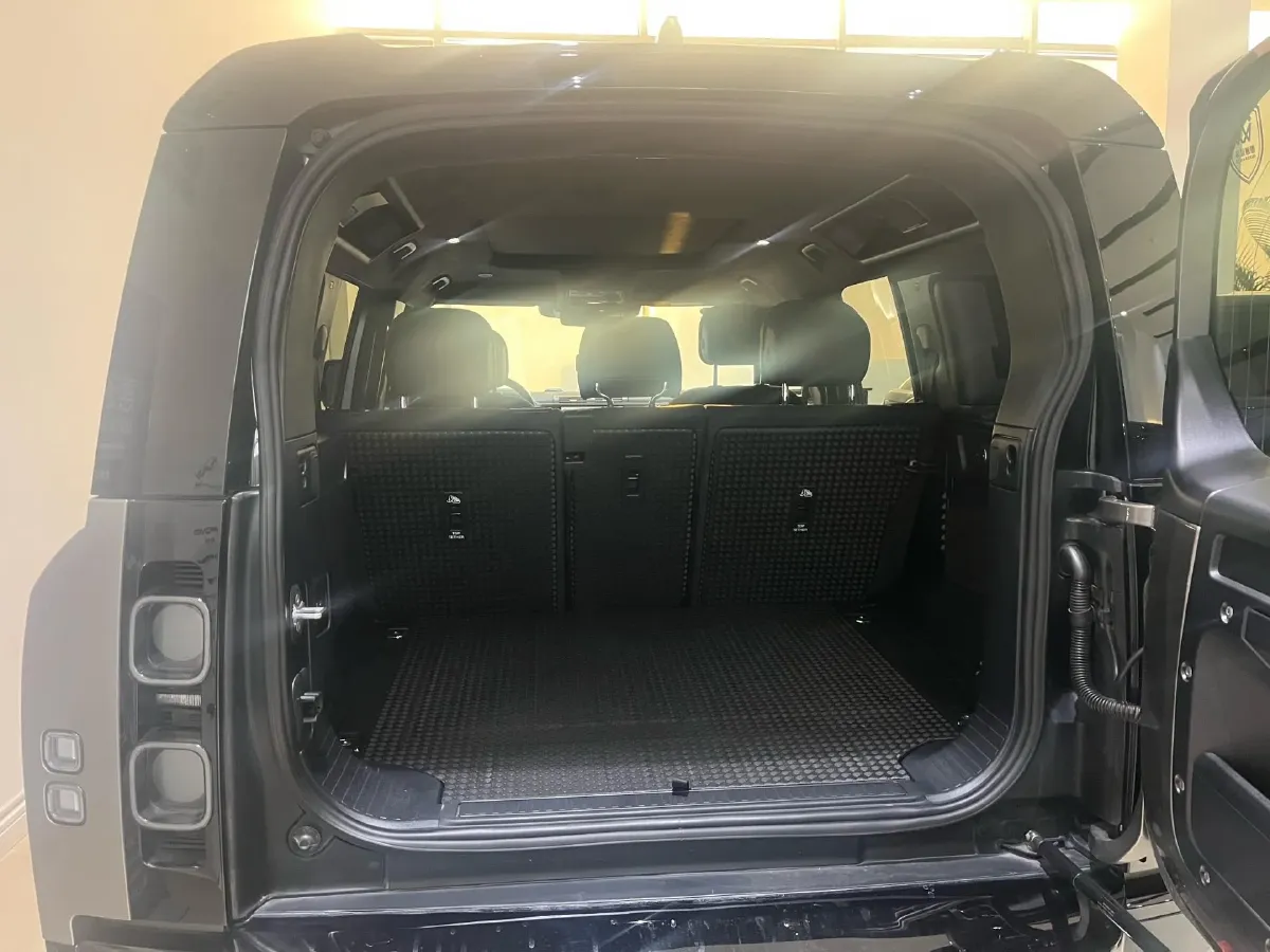 2025 Land Rover Defender 3.0T 400HP L6 8AT,autocango,china used car exporter,china ev exporter,chinese used car exporter,chinese used ev exporter