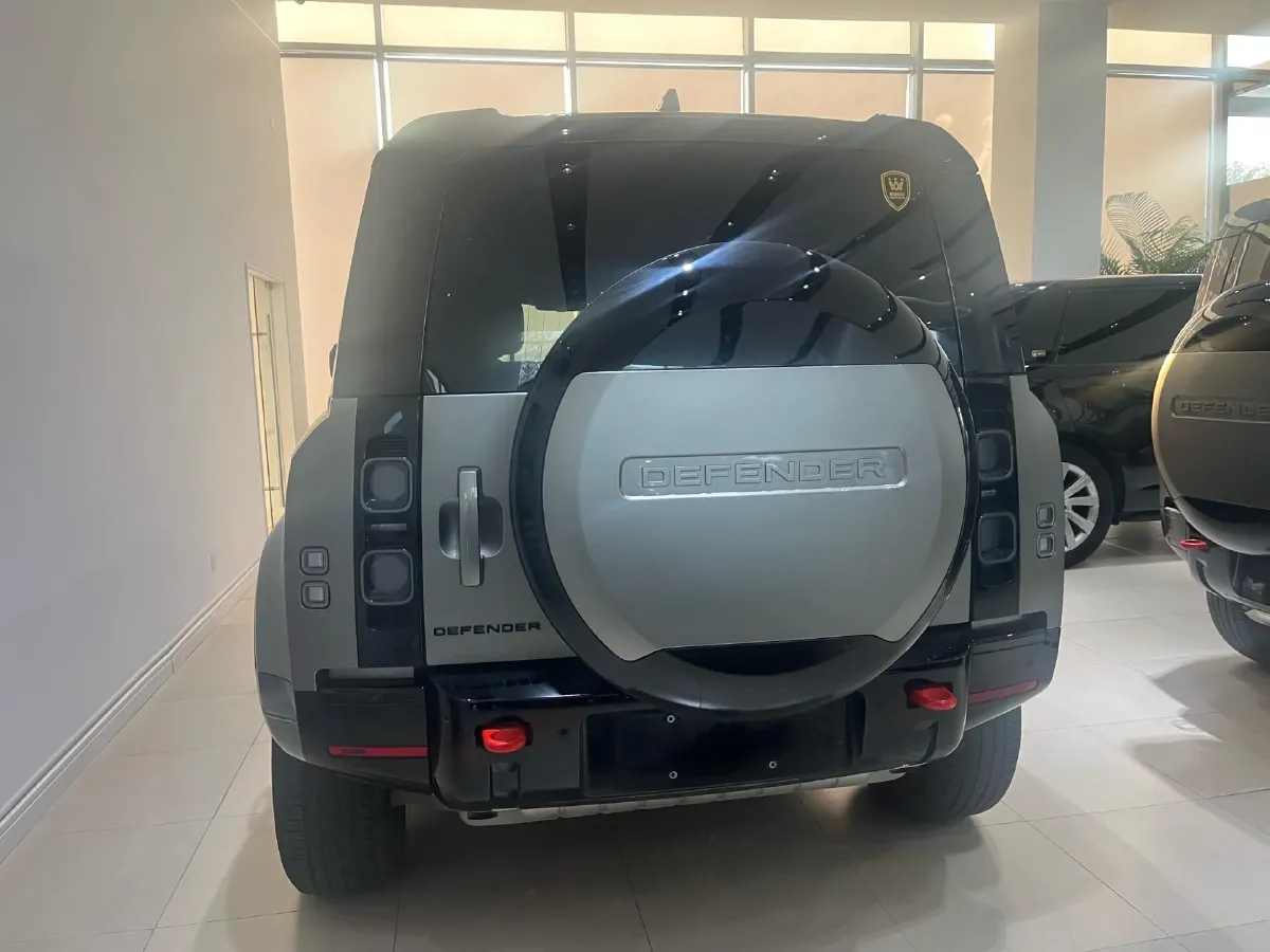 2025 Land Rover Defender 3.0T 400HP L6 8AT,autocango,china used car exporter,china ev exporter,chinese used car exporter,chinese used ev exporter
