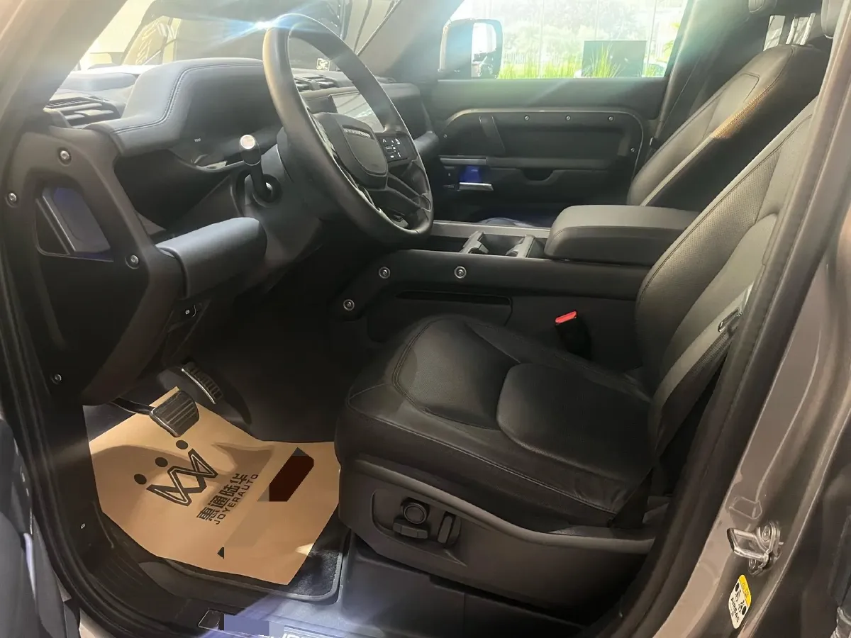 2025 Land Rover Defender 3.0T 400HP L6 8AT,autocango,china used car exporter,china ev exporter,chinese used car exporter,chinese used ev exporter