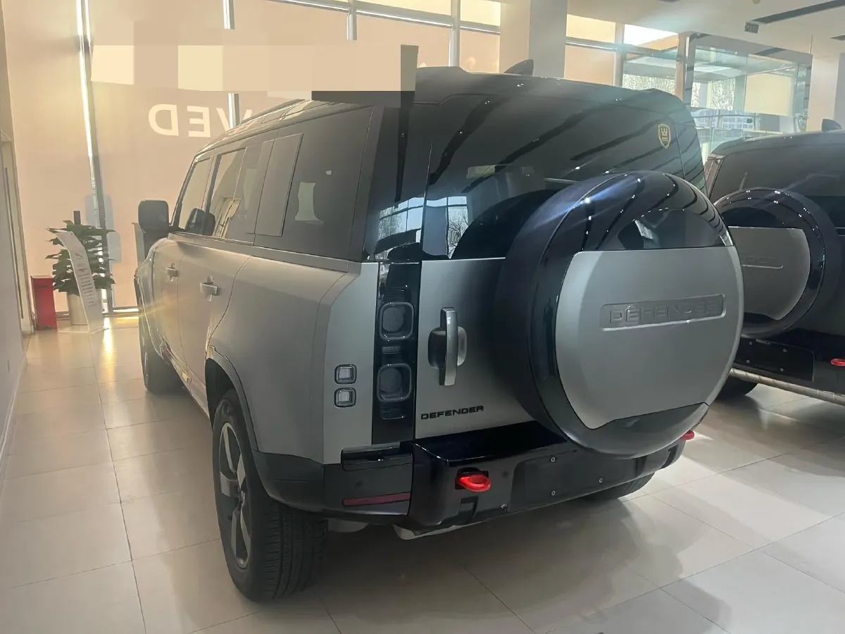 2025 Land Rover Defender 3.0T 400HP L6 8AT,autocango,china used car exporter,china ev exporter,chinese used car exporter,chinese used ev exporter