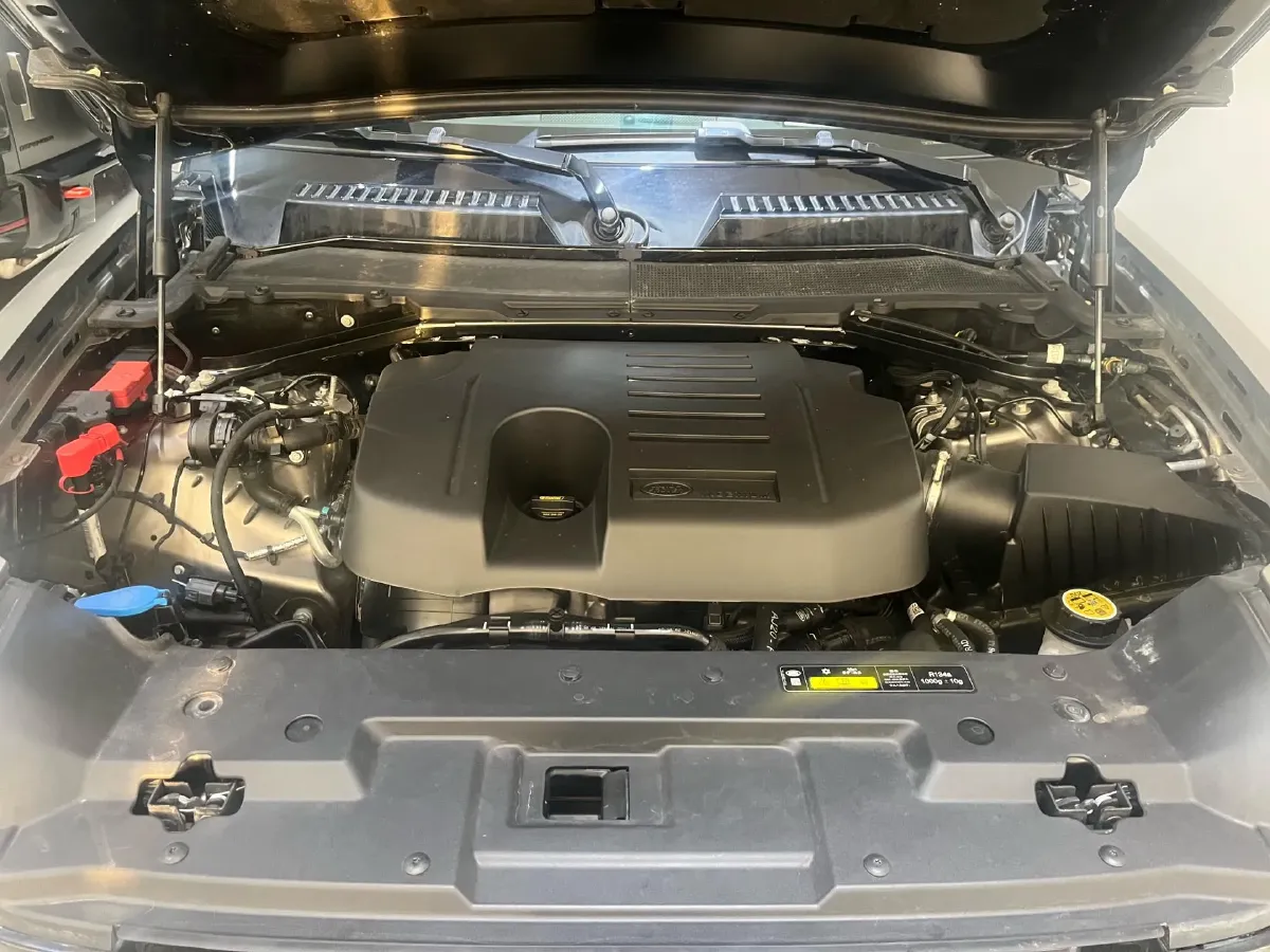 2025 Land Rover Defender 3.0T 400HP L6 8AT,autocango,china used car exporter,china ev exporter,chinese used car exporter,chinese used ev exporter