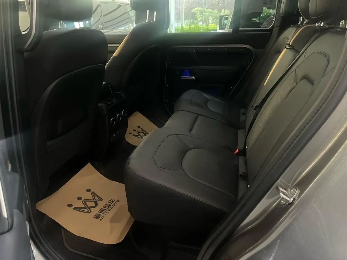 2025 Land Rover Defender 3.0T 400HP L6 8AT,autocango,china used car exporter,china ev exporter,chinese used car exporter,chinese used ev exporter