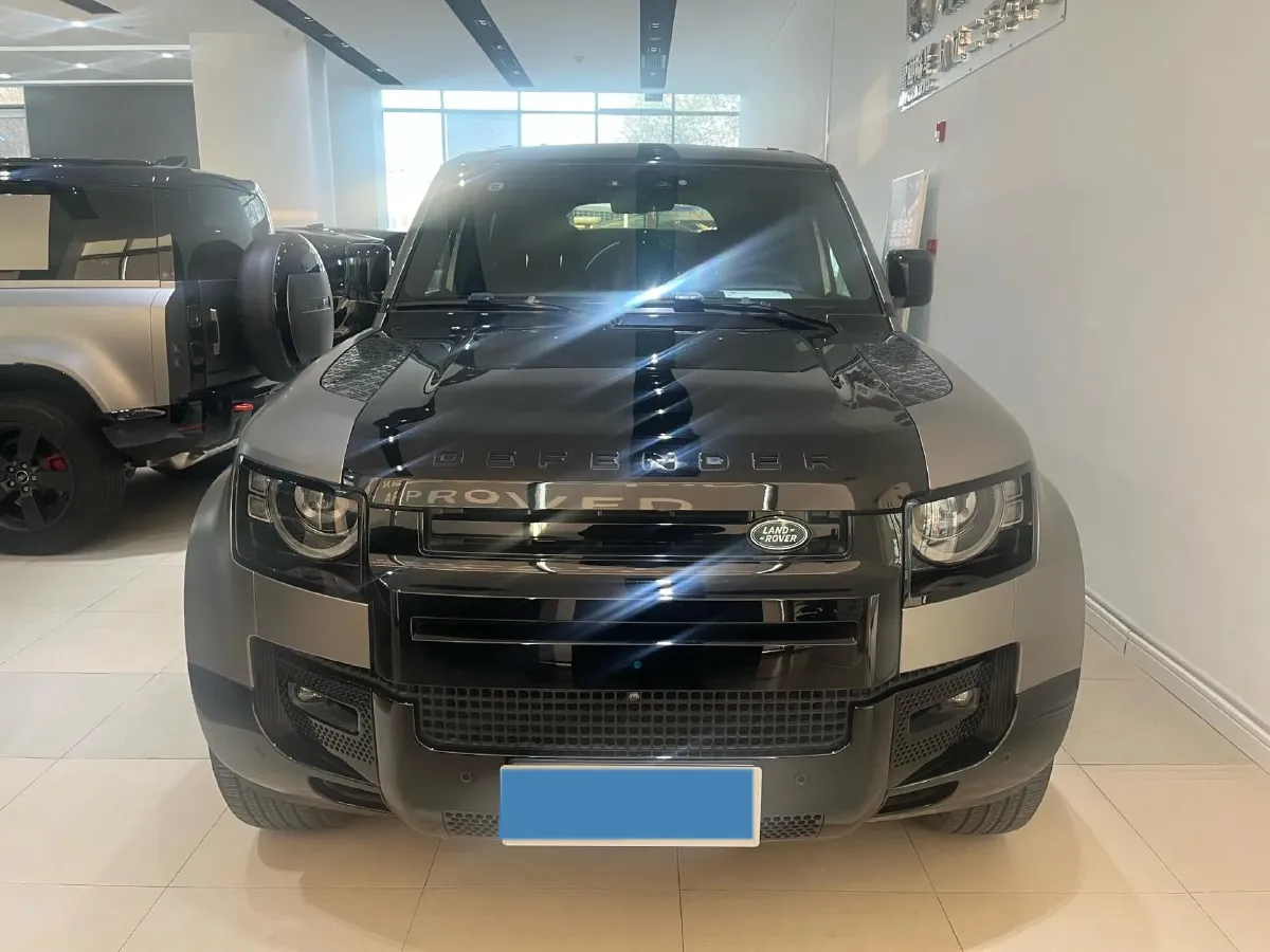 2025 Land Rover Defender 3.0T 400HP L6 8AT,autocango,china used car exporter,china ev exporter,chinese used car exporter,chinese used ev exporter