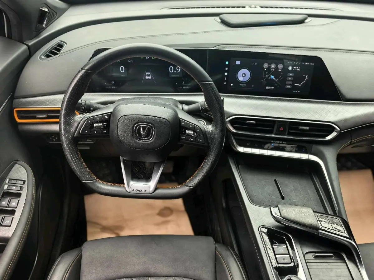 2022 ChangAn UNI-T 1.5T 188HP L4 7DCT,autocango,china used car exporter,china ev exporter,chinese used car exporter,chinese used ev exporter