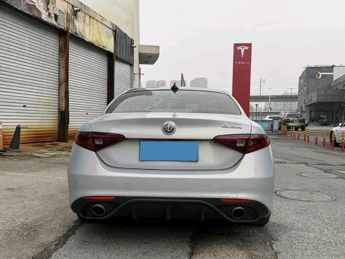 2020 Alfa Romeo Giulia 2.0T 280HP L4 8AT,autocango,china used car exporter,china ev exporter,chinese used car exporter,chinese used ev exporter