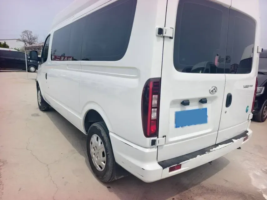 2023 MAXUS XinTu V80 2.0T 127HP L4 6MT,autocango,china used car exporter,china ev exporter,chinese used car exporter,chinese used ev exporter