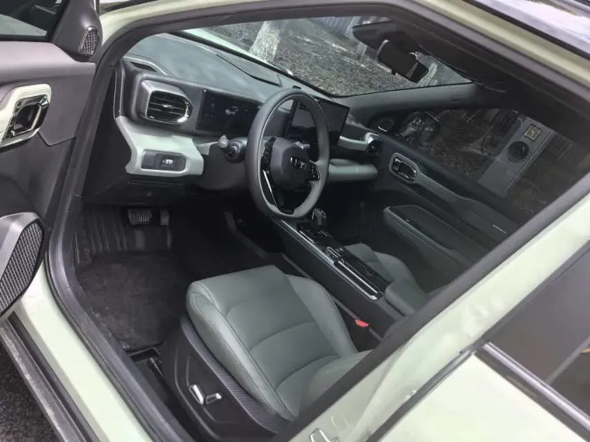 2025 Geely Cowboy 1.5T 181HP L4 7DCT,autocango,china used car exporter,china ev exporter,chinese used car exporter,chinese used ev exporter