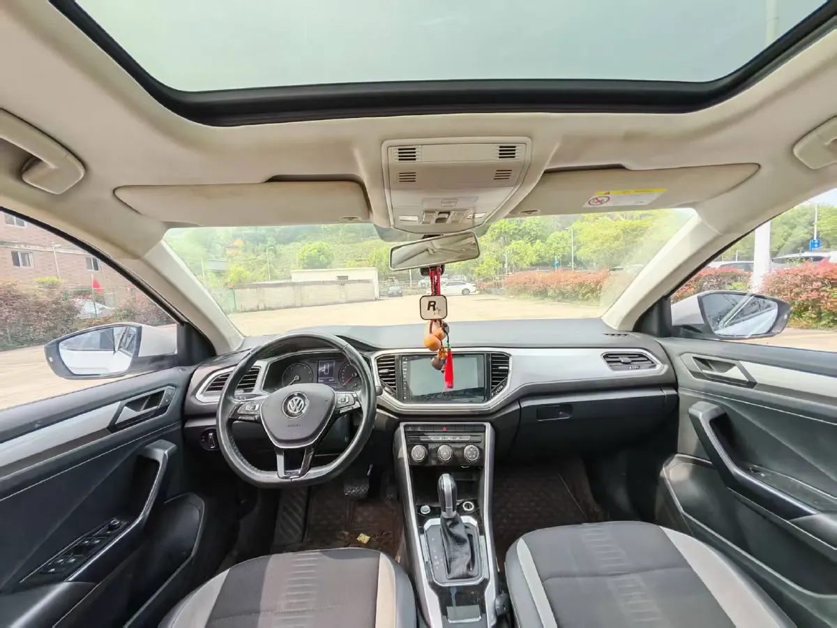 2022 Volkswagen T-Roc 1.4T 150HP L4 7DCT,autocango,china used car exporter,china ev exporter,chinese used car exporter,chinese used ev exporter
