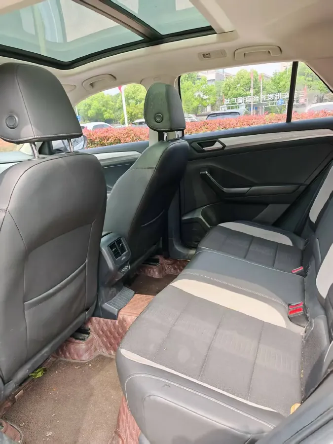 2022 Volkswagen T-Roc 1.4T 150HP L4 7DCT,autocango,china used car exporter,china ev exporter,chinese used car exporter,chinese used ev exporter