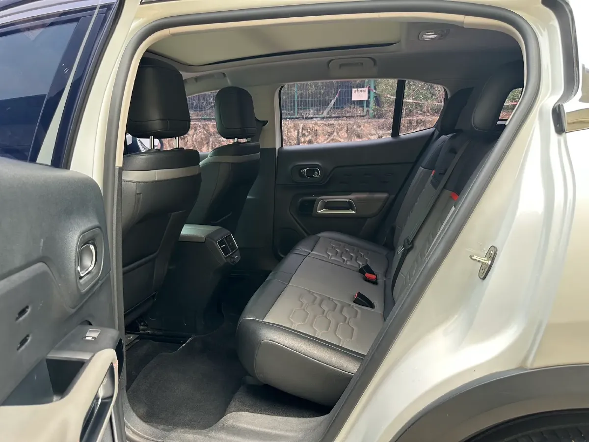 2020 Citroen C5 Aircross 1.8T 211HP L4 8AT,autocango,china used car exporter,china ev exporter,chinese used car exporter,chinese used ev exporter